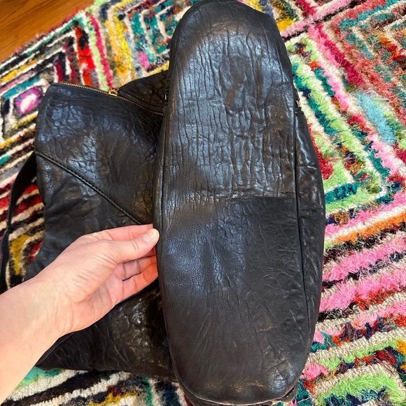 Marc Jacobs black Leola leather hobo bag w/ gold decorative zippers - Picture 16 of 16